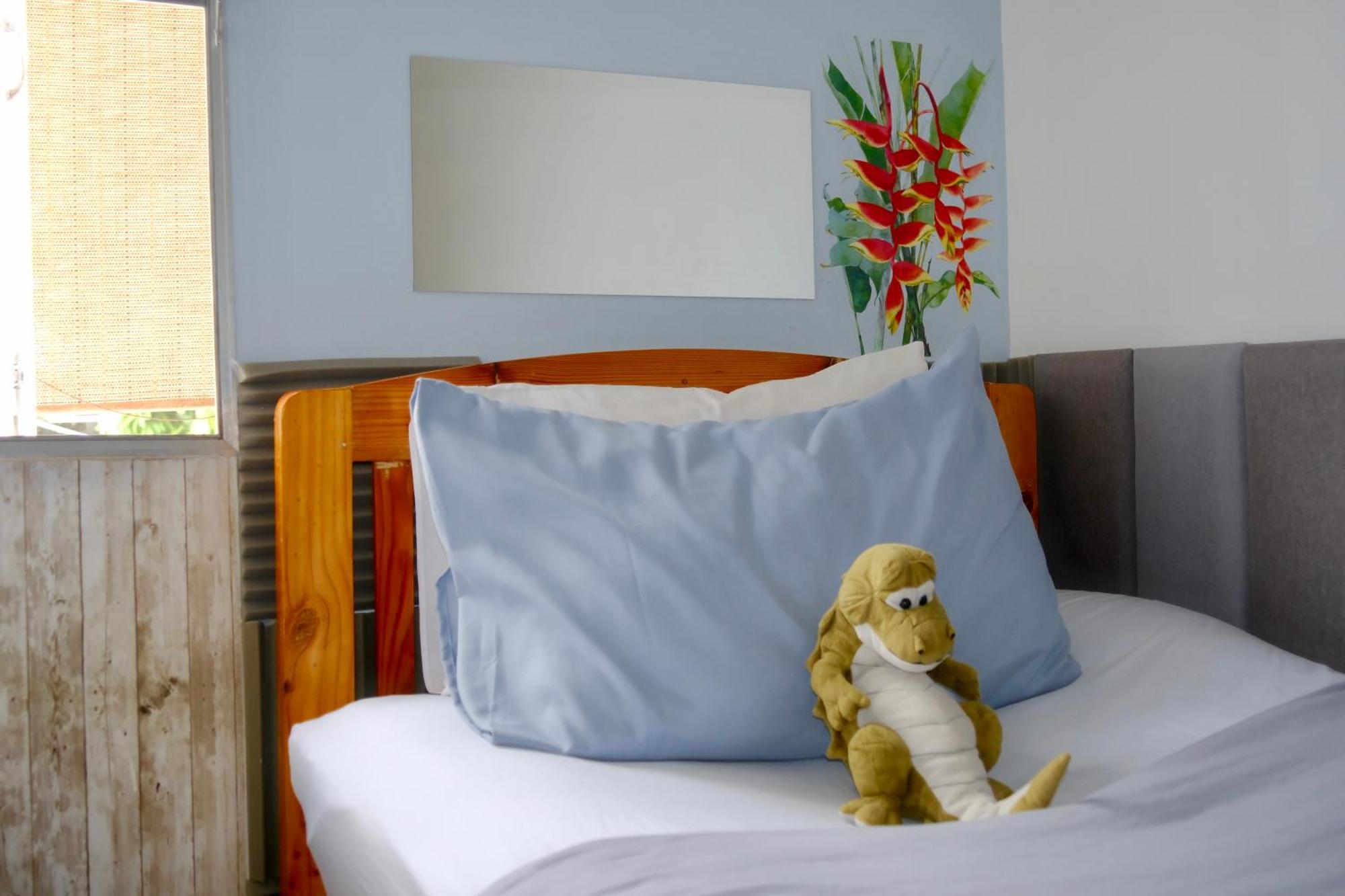Small single room shared bathoom Aircon