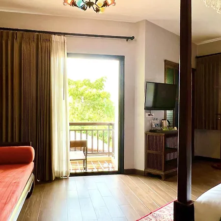 Wualai Sabaidee-3